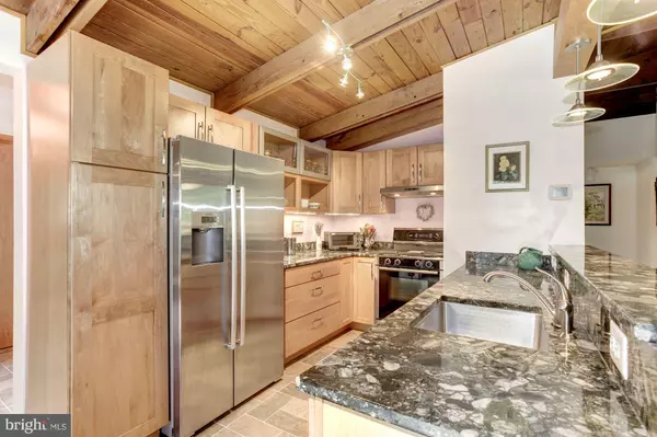 Falls Church, VA 22042,7905 HOLMES RUN DR