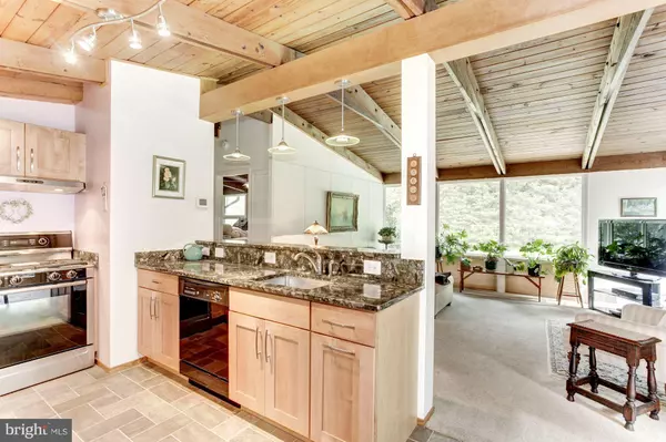 Falls Church, VA 22042,7905 HOLMES RUN DR