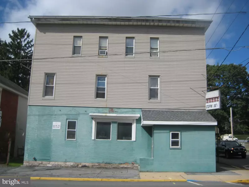 1 W MAIN ST, Newmanstown, PA 17073