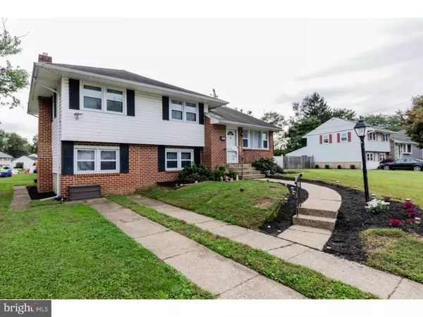 3504 EDGEWATER LN, Brookhaven, PA 19015