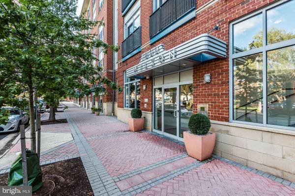 Arlington, VA 22201,1800 WILSON BLVD #123