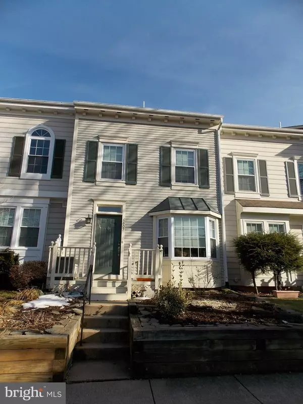 6607 MEDINAH LN, Alexandria, VA 22312