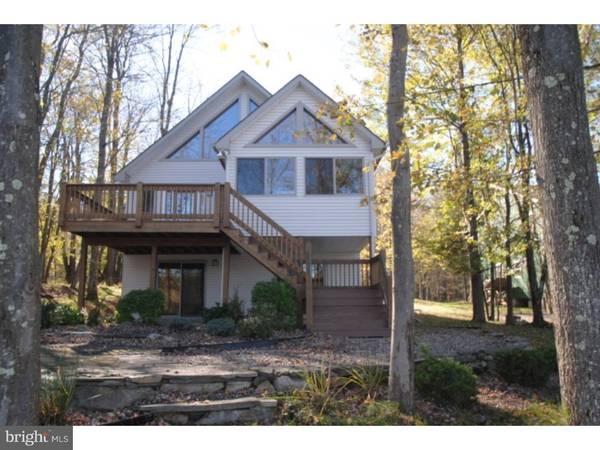 1335 ARROWHEAD DR, Pocono Lake, PA 18347