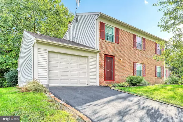 24 KNOLLWOOD DR, Lititz, PA 17543