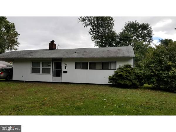 245 OAKTREE DR, Levittown, PA 19055