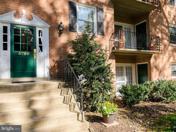 3790 LYNDHURST DR #103, Fairfax, VA 22031