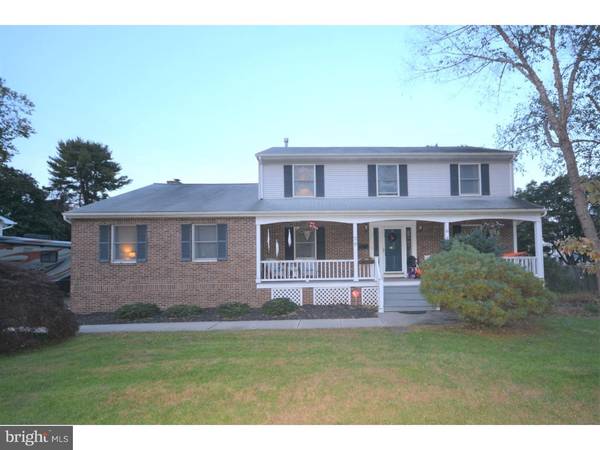 28 N EDGEWATER AVE, Yardley, PA 19067