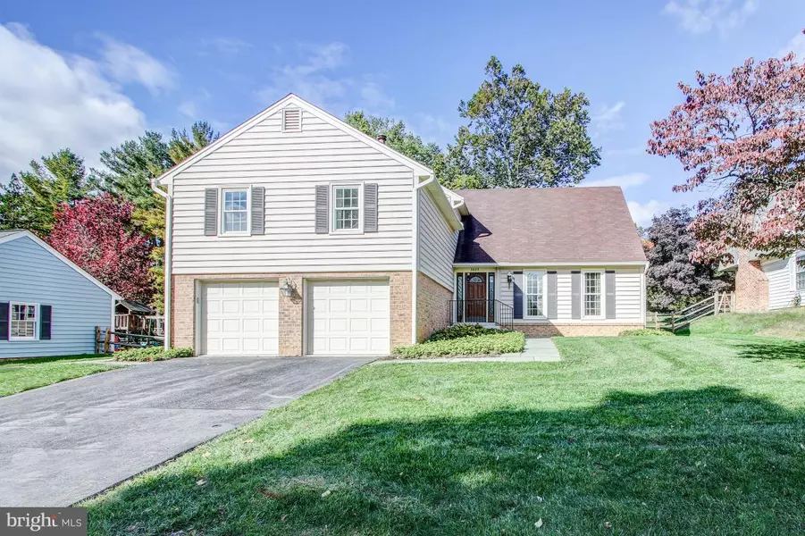 9833 MEADOWCROFT LN, Montgomery Village, MD 20886