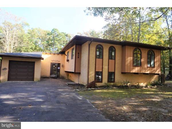 828 LEXINGTON DR, Waterford Twp, NJ 08004