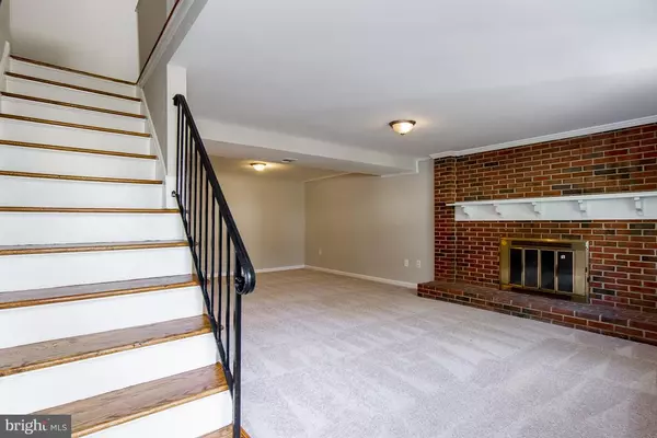 Woodbridge, VA 22193,14815 DIXON CT