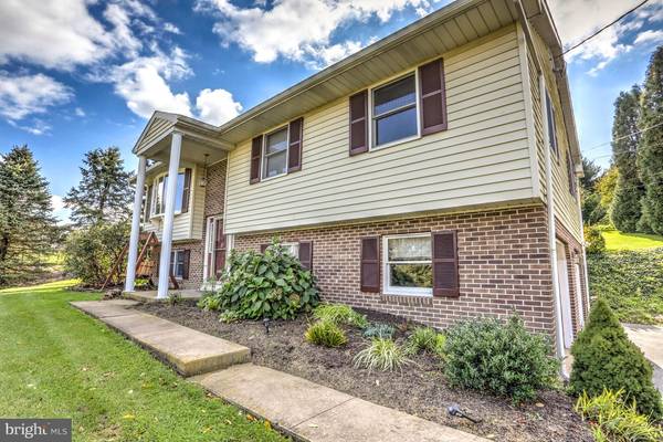 610 W CHURCH RD, Ephrata, PA 17522