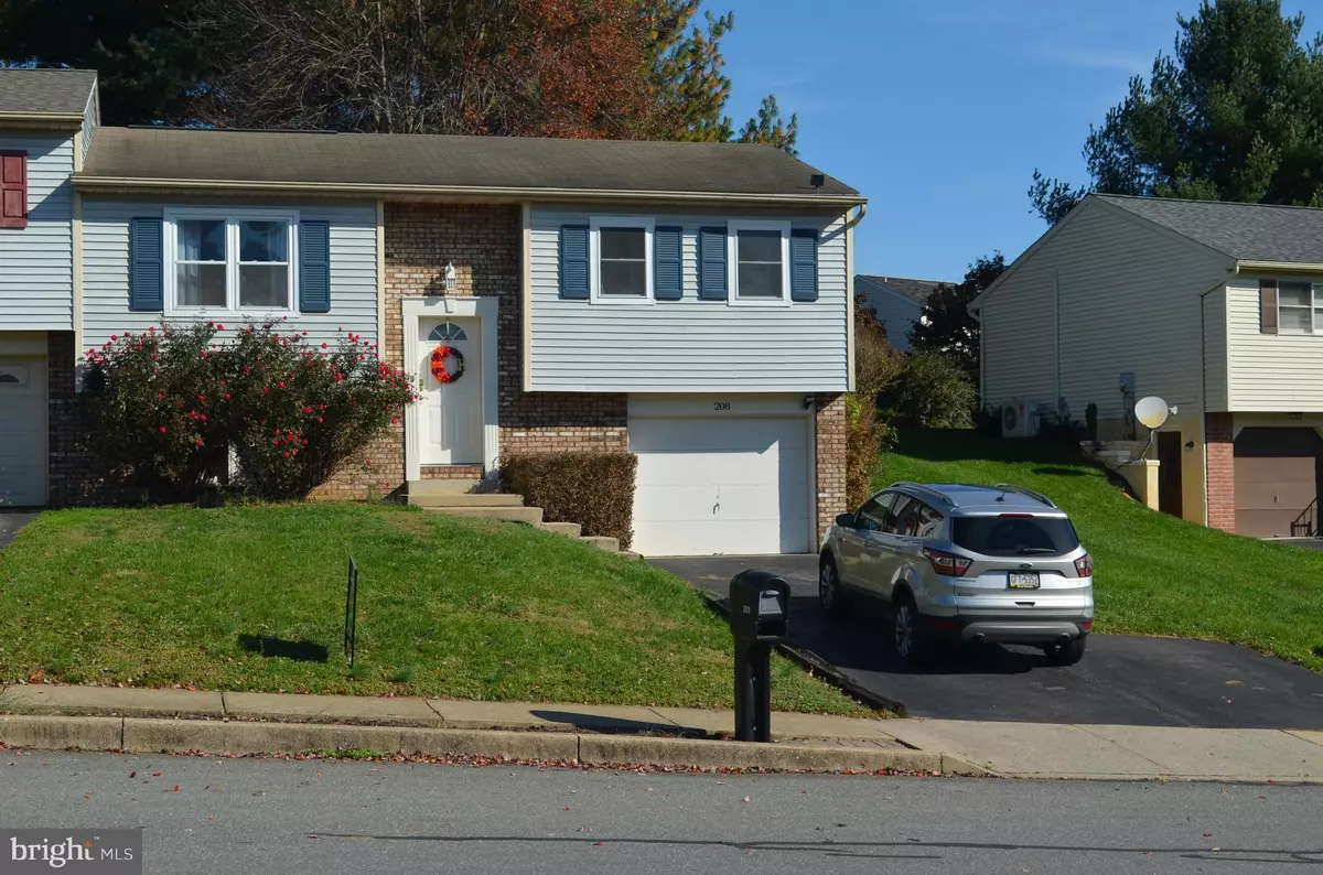 Lancaster, PA 17603,208 BREWSTER DR