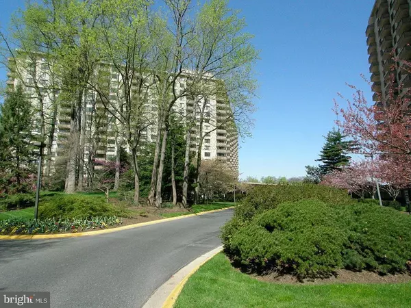 Bethesda, MD 20814,5225 POOKS HILL* #1003 SOUTH