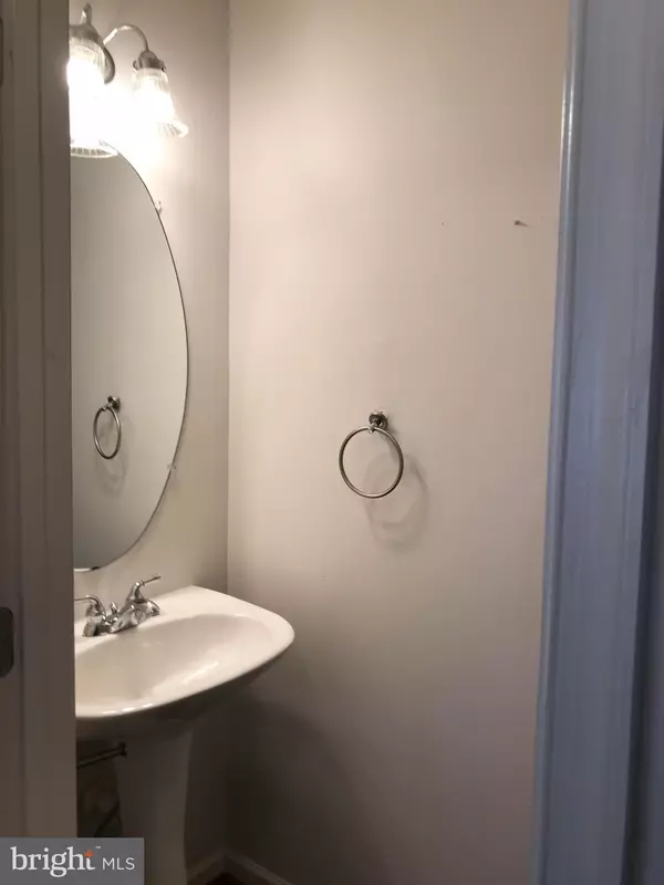 Laurel, MD 20724,8115 PENNINGTON DR