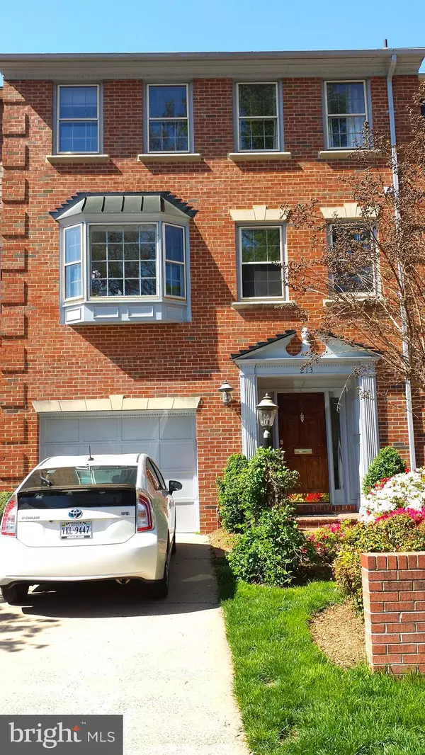 213 GREAT FALLS ST, Falls Church, VA 22046