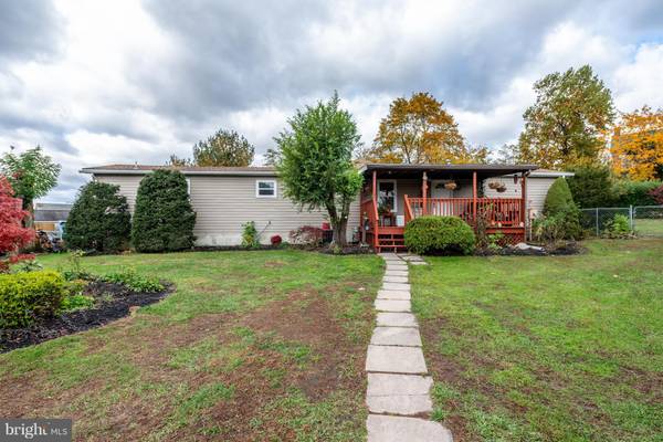 18 RAY CT, New Oxford, PA 17350