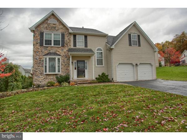 28 HUNTERS HILL DR, Morgantown, PA 19543