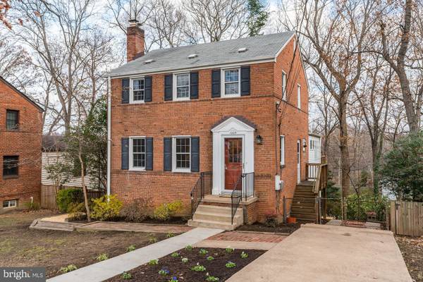 1005 N LARRIMORE ST, Arlington, VA 22205