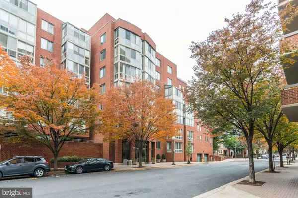 Arlington, VA 22201,1050 N TAYLOR ST #1-202