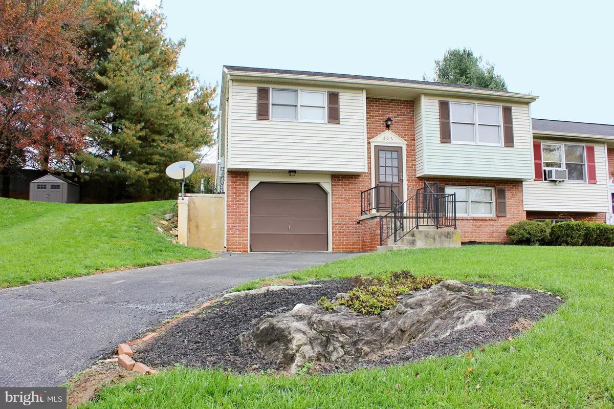 Lancaster, PA 17603,206 BREWSTER DR