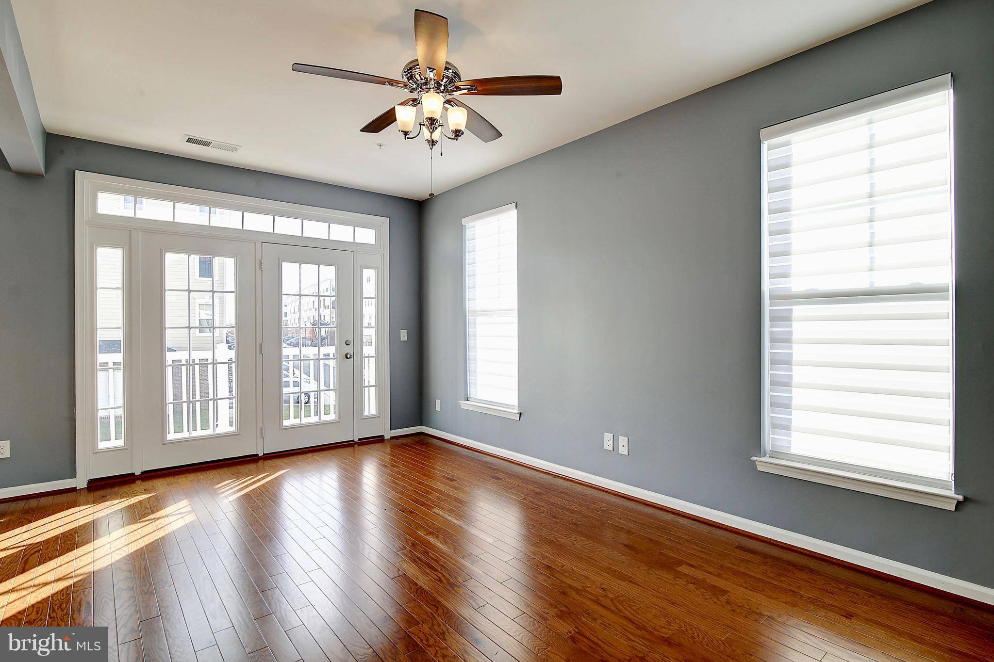 Chantilly, VA 20152,43403 TOWN GATE SQ