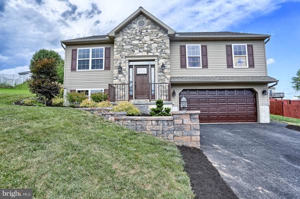 60 ASBURY CT, Mount Wolf, PA 17347