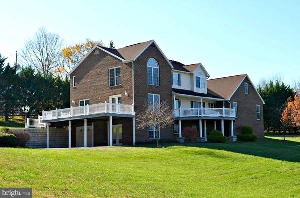 1922 HIGHLAND RIDGE RD, Berkeley Springs, WV 25411