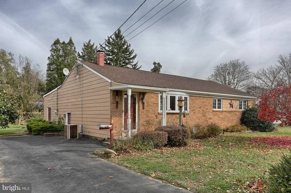 12 CEDARHURST LN, Camp Hill, PA 17011