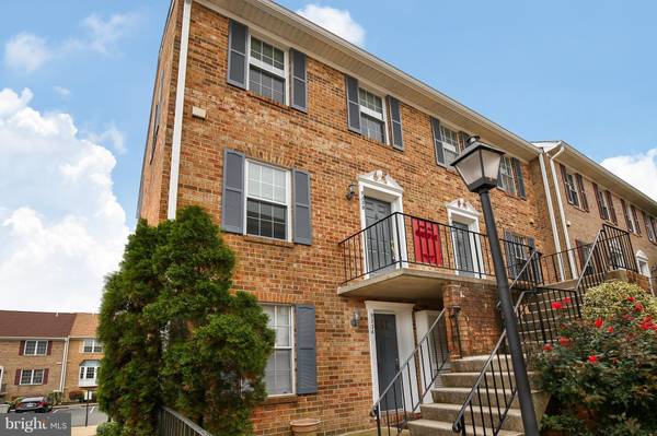 933 S ROLFE ST #2, Arlington, VA 22204