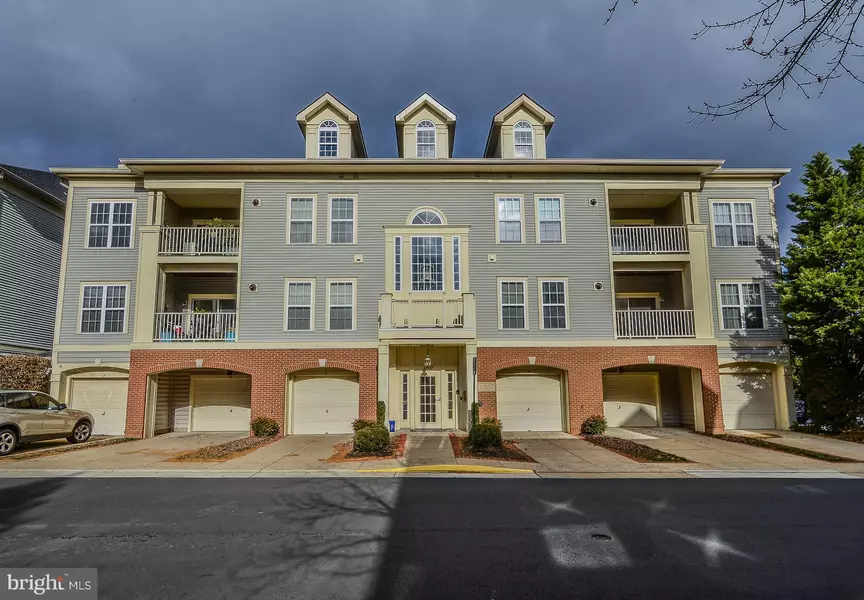 11337 WESTBROOK MILL LN #303, Fairfax, VA 22030