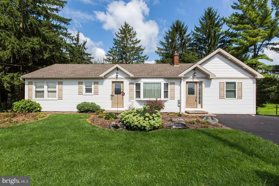 6124 ELIZABETHTOWN RD, Manheim, PA 17545