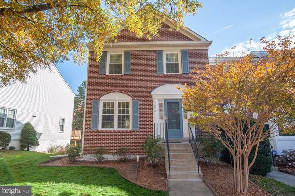 8015 SKY BLUE DR, Alexandria, VA 22315