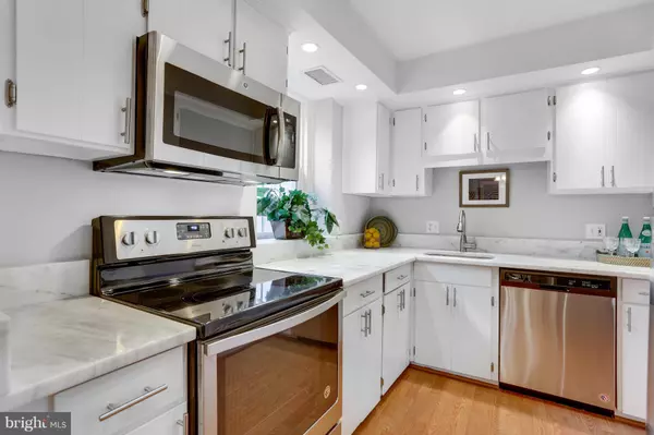 2868 S ABINGDON ST S #B1, Arlington, VA 22206