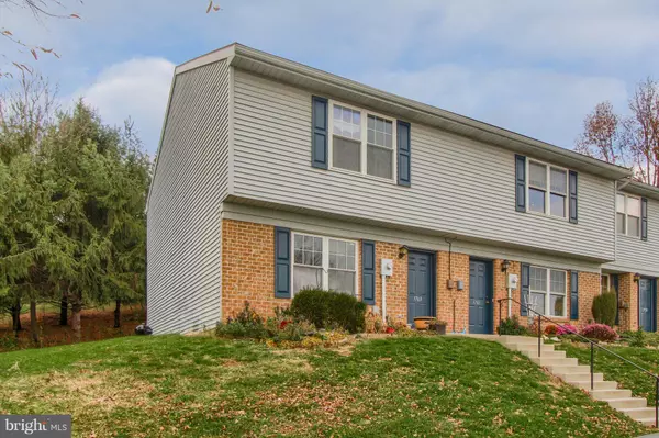 1763 LONG DR, York, PA 17406