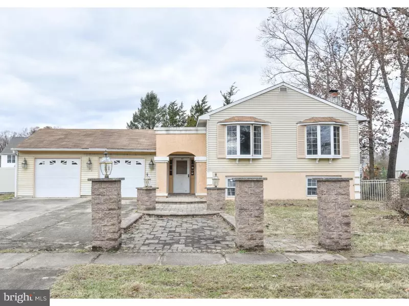 323 HOLLY PKWY, Williamstown, NJ 08094