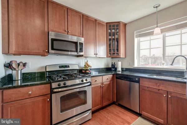 Arlington, VA 22204,4161 S FOUR MILE RUN DR #303