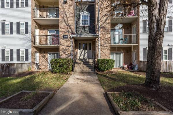 8203 WHISPERING OAKS WAY #302, Gaithersburg, MD 20879