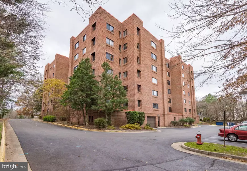 11500 FAIRWAY DR #305, Reston, VA 20190