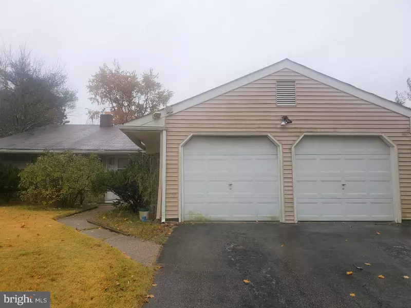 9 ARBOR MEADOW DR, Sicklerville, NJ 08081