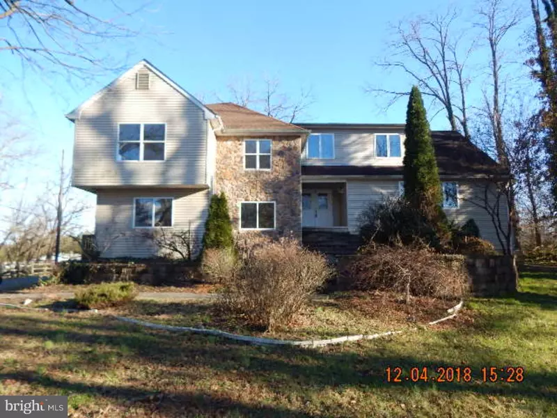 905 CENTERTON RD, Mount Laurel, NJ 08054