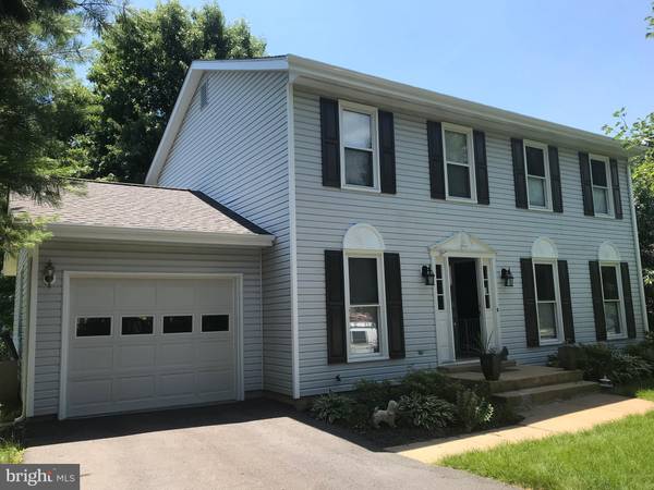 4 WOODBRIAR DR, Lovettsville, VA 20180