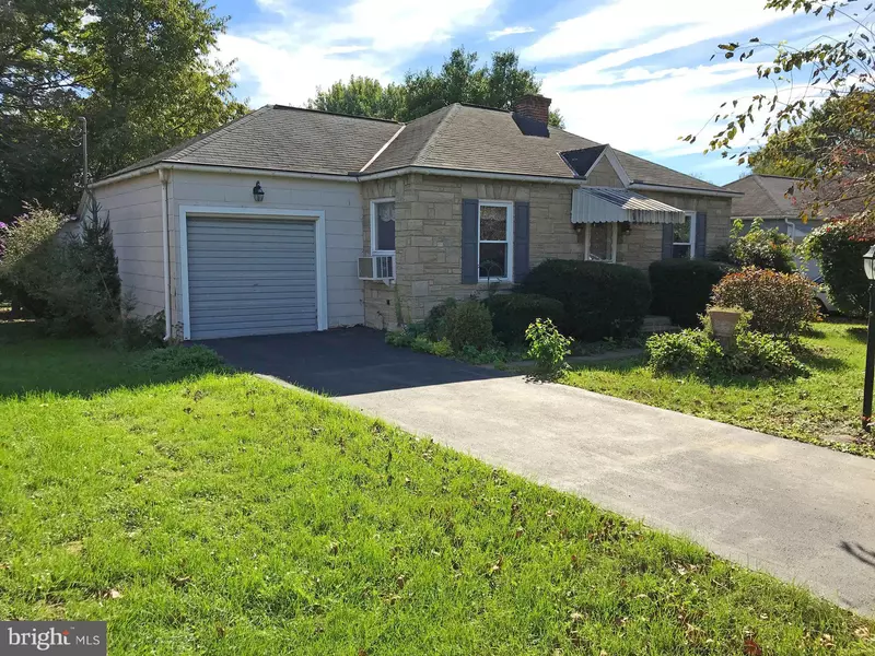 2263 MANOR RIDGE DR, Lancaster, PA 17603