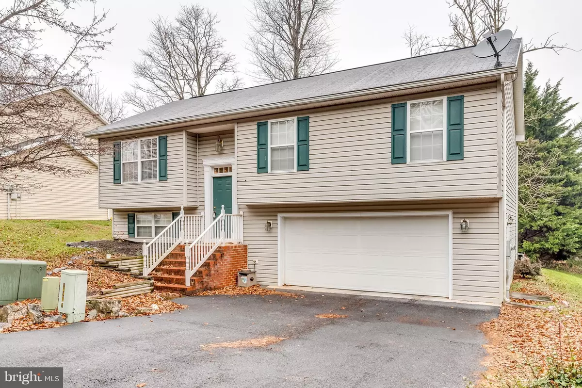 Martinsburg, WV 25401,102 ARTISAN WAY