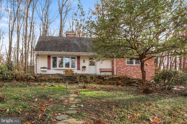 2664 FOREST RD, York, PA 17402