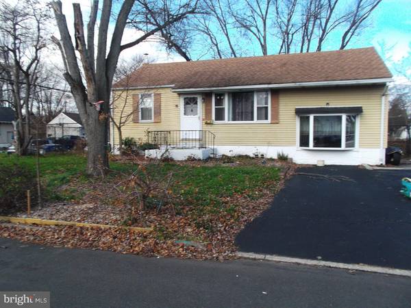 2 PATRICIAN ST, Levittown, PA 19057