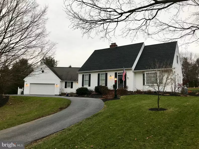 17 BROOKWOOD DR, Lititz, PA 17543