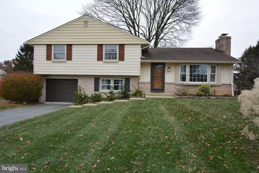 822 DARBY LN, Lancaster, PA 17601