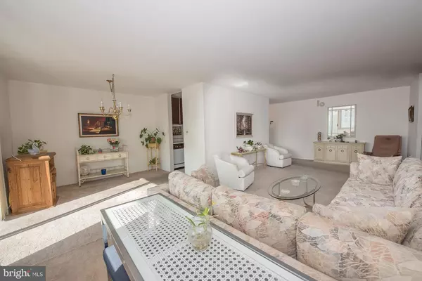 Philadelphia, PA 19103,1919 CHESTNUT ST #1708