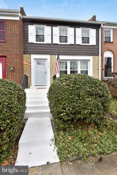 2462 WINDBREAK DR, Alexandria, VA 22306