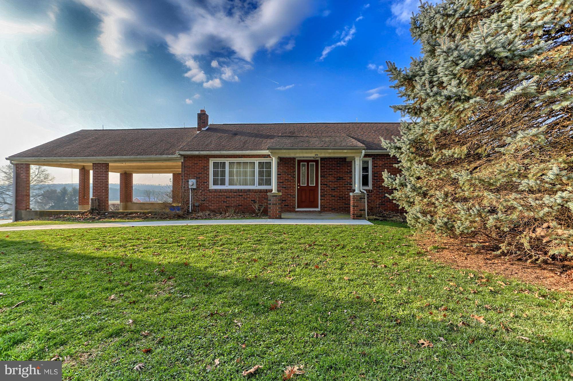 742 LAKE RD, Spring Grove, PA 17362